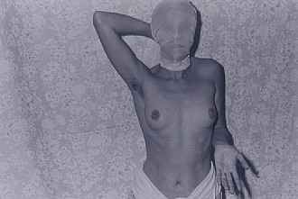 שמחה שירמן, נ. 1947 

ספן, אל המוות, 1989 (מתוך סדרה) 

הדפסת ש/ל 

5995.4-98