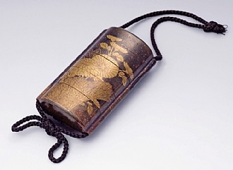 Inro (container for a seal), 5 Sections 

Chrysanthemums and Wooden Fence 

Anonymous artist 

Lacquered wood, gold takamaki-e on nashiji background 

Late 18th c. 

9.1 x 5.1 x 2.9 cm