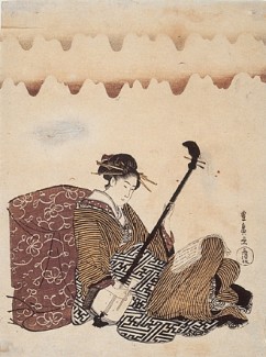 Geisha leaning against a Kotatsu (foot-warmer/table) playing a Shamisen 

Utagawa Toyohiro (1773-1828) 

Signature: Toyohiro ga 

Publisher: Takasu 

Chuban, woodblock colour print, benigirai, surimono 

Late 1790s 

25.8 x 19.4 cm