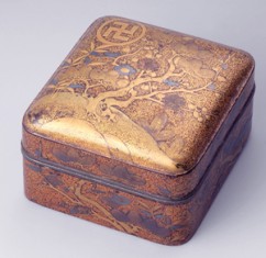 Incense box (kogo) 

Luck symbols: Shochikubai (pine, bamboo and plum) and Buddhist cross 

Anonymous artist 

Lacquered wood, lead rim 

Design in gold takamaki-e and silver inlay on nashiji 

19th c. 

7.4 x 7.4 x 5.2 cm