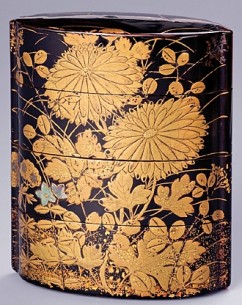 Inro (container for a seal), 4 Sections 

Chrysanthemums 

Anonymous artist 

Lacquered wood, gold takamaki-e 

Late 17th c. 

6.7 x 5.8 x 2.5 cm