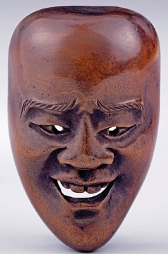 Netsuke Mask, Young Man (sumiyoshi otoko) 

Deme Uman 

Signature: Deme To (carved by Deme) 

Wood 

Late 18th c. 

Height: 4.5 cm, width: 3 cm