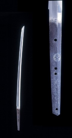 Katana (Long Sword) 

Blade - signature: Yasutsugu o Echizen saku-shi 

(Yasutsugu III, Musashi Province) 

Seal: three hollyhock leaves in circle  

Late 17th c. 

Blade length: 69.4 cm 

Gift of Daniel and Hilda Lebow, New York 

 

  
