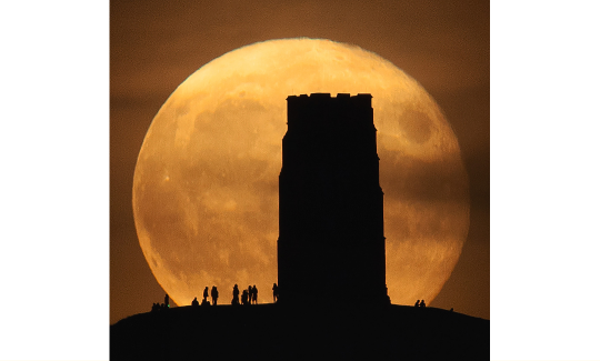 Equinox Moon and Glastonbury Tor © Hannah