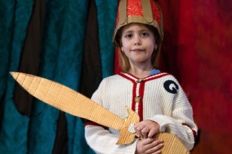 קרטונאז' | סדנת הורים וילדים ליצירת אביזרי תחפושת מקרטון