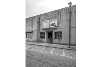 סודות ושקרים / מייק לי (אנגליה, 1996)