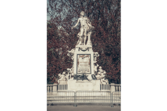 ו"א מוצרט – השמש הנצחית של ילד הפלא מזלצבורג