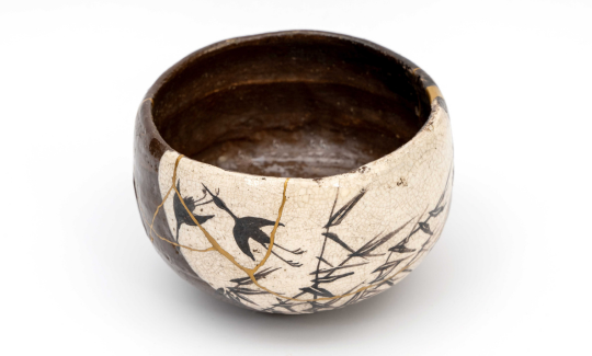 Tea bowl, raku ware, clay, design of Cranes and