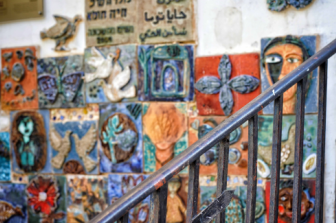 סיור בוואדי בעקבות האמנית חיה תומא וסדנת קרמיקה בהשראת יצירותיה