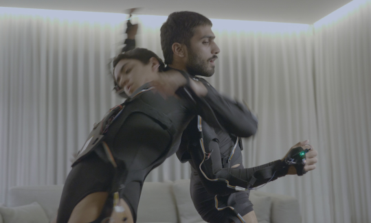 נשיקה חשמל, באדיבות האמנית