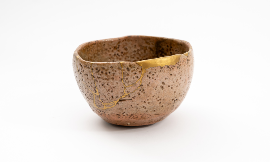 Tea bowl, Red raku ware with gold lacquer repai