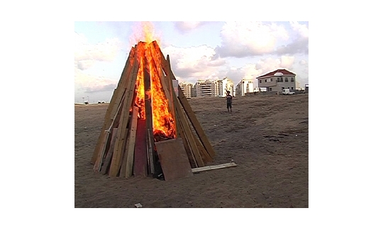 מועדים לשמחה 2, 2006-2005, מיצב