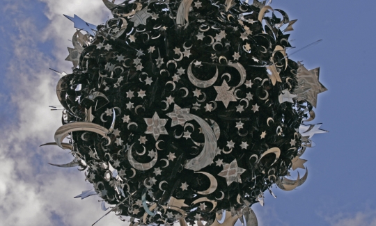 Big Bang, 2005, polyurethane, motor, mirrors
