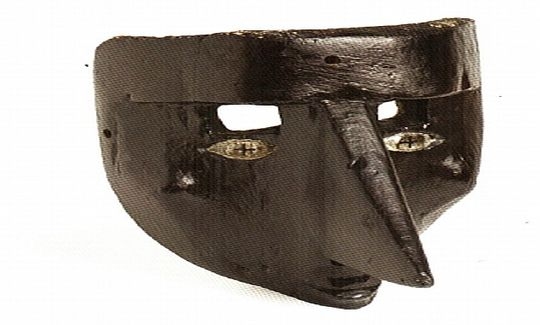 מסכת גבר שחור, עץ צבוע, גובה: