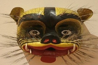 מסכה ומאגיה