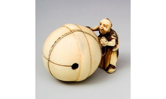 Katabori Netsuke, Temple Servant Cleaning a