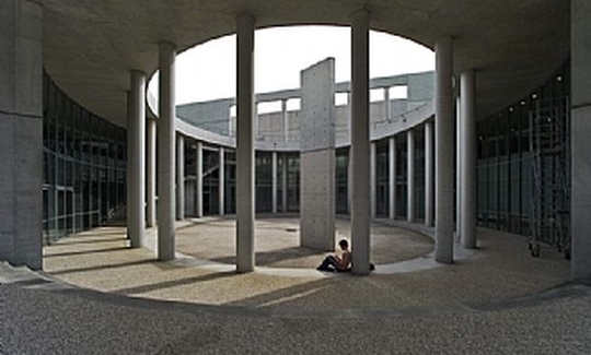 Large Oculus on the Ceiling: Elliptical Peristyle