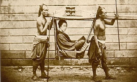 Felice Beato, Lady carried in a palanquin, 1865